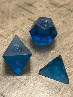 RARE older vintage rpg ad&d dice (NOT armory or gamescience) clear blue 123123@