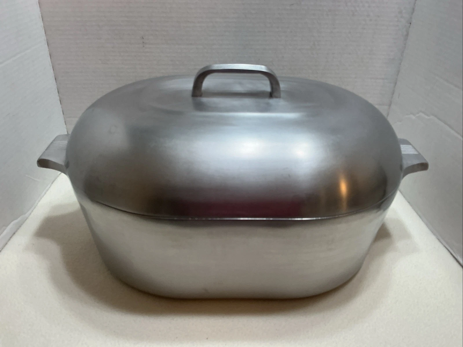 Wagner Ware Magnalite 4267-P Roaster 13 Quart Dutch Lid & Trivet Very Clean