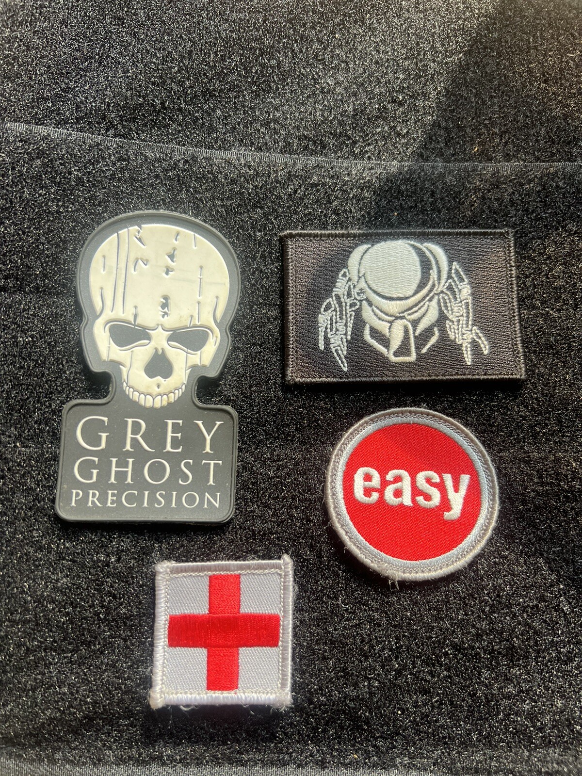 Grey Ghost Precision PVC Morale Patch Black & White Skull Plus Predator ...