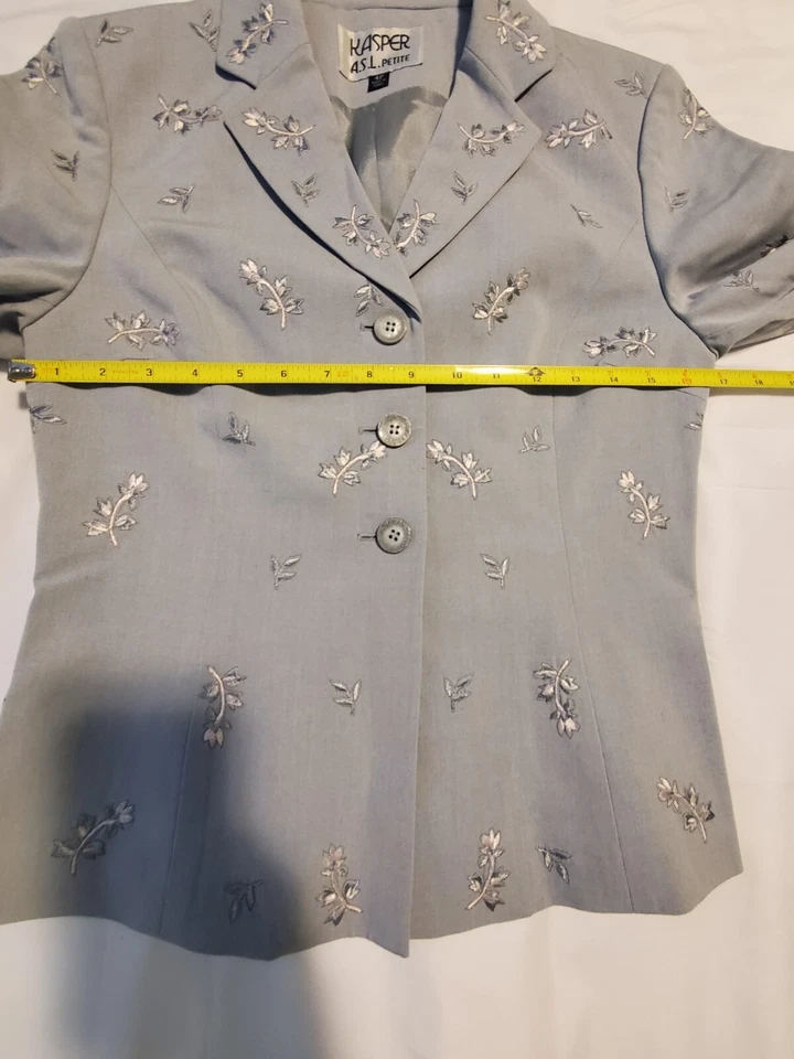 KASPER Blazer Jacket Size 4P Open Notch Collar Crepe Embroidered Silver Gray - Image 4 of 4