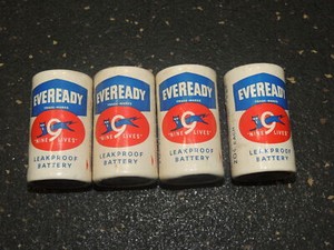  Lot 4 Eveready Nine Lives Leakproof Size D Battery No 950