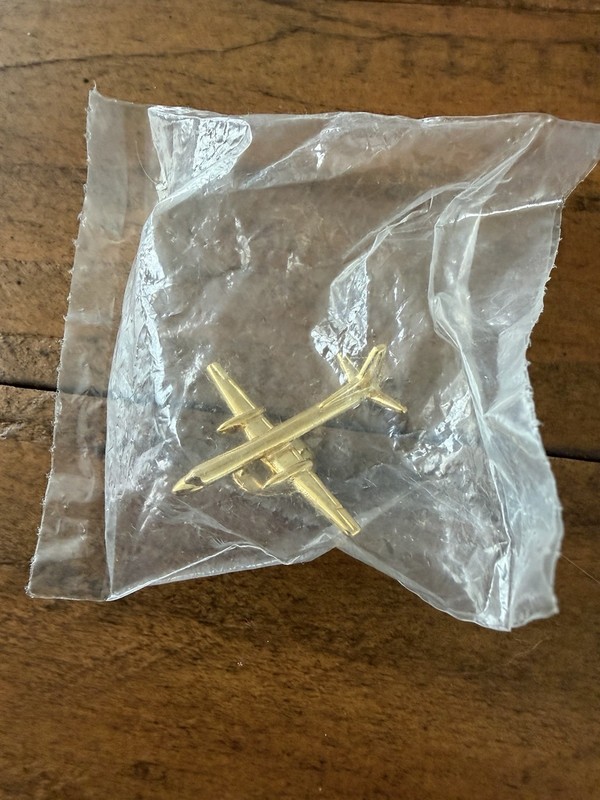 Saab 2000 Lapel Pin Tie Tack Airliner Biz Jet NBAA Turboprop