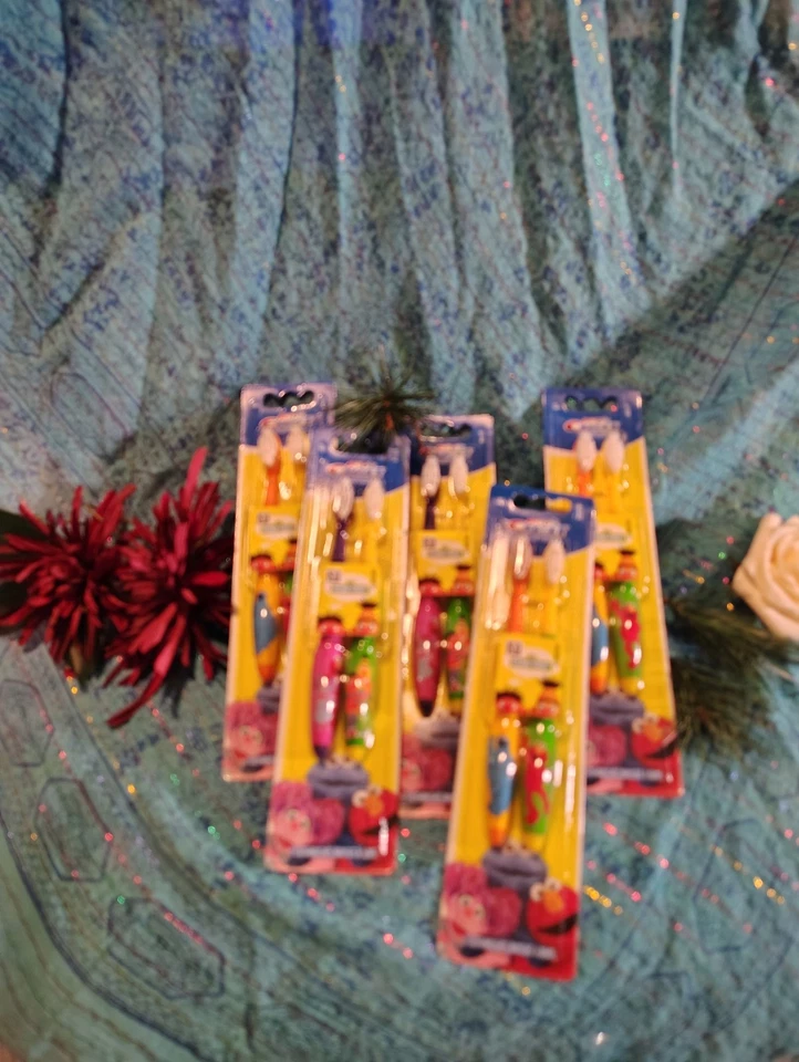 Escovas de dentes Kid's Crest Sesame Street pacote duplo ~ Cerdas macias, idades 1-5 - Imagem 2 de 4