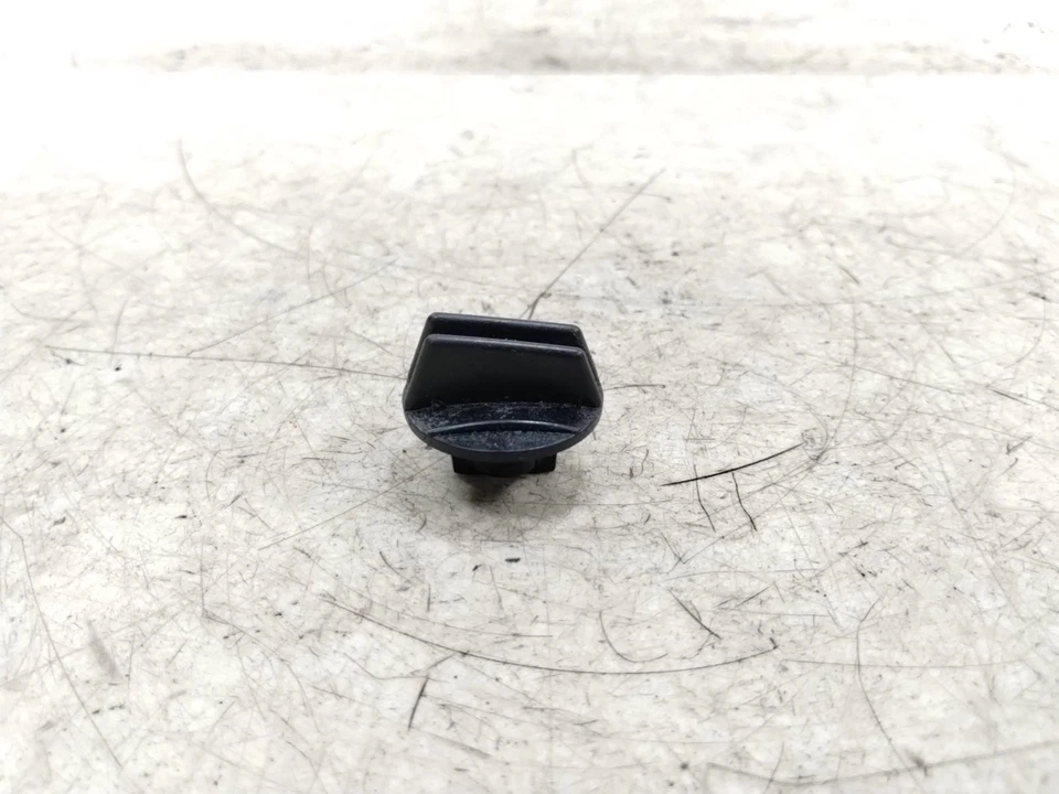 2004 04 BMW R1150 RT Oil Filler Fill Cap - Imagem 2 de 4