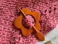 Shawl Pin - wooden brown (bm)