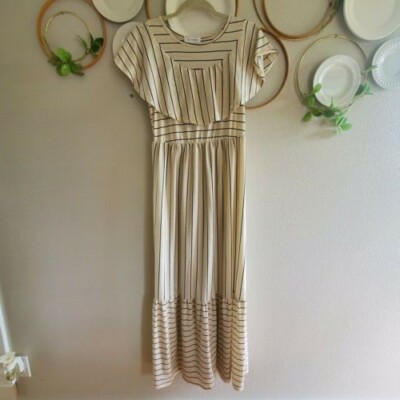 floral maxi dress corset Théoline Yellow Floral Appliqué Corset Maxi Dress
