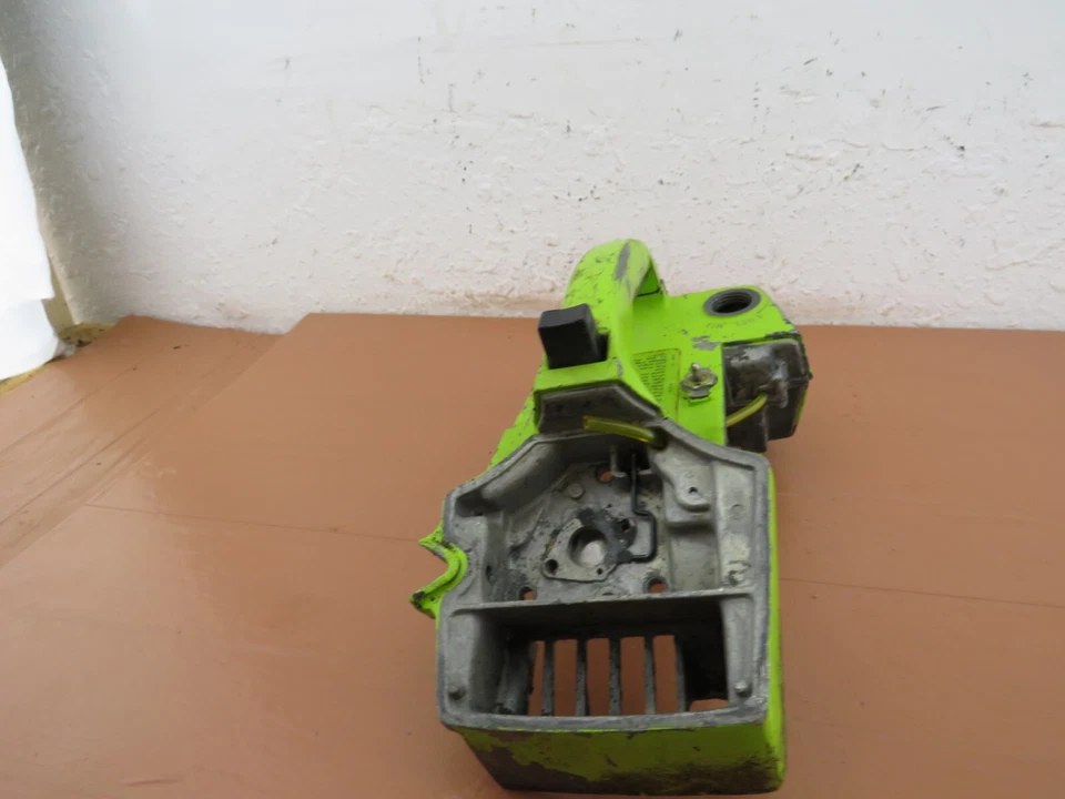 Motosierra Poulan S25DA, Super 25DA, XXV mango de gatillo / tanque de combustible OEM Foto 4 de 4