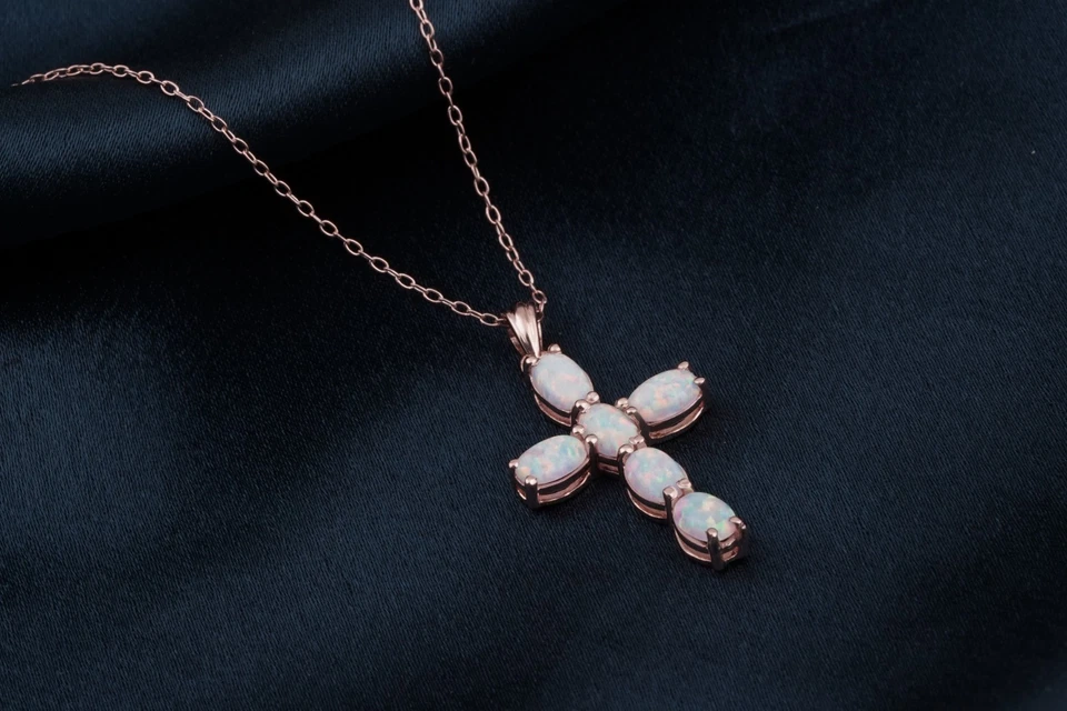 Colgante Cruz Elegante Ópalo de Fuego Creado en Laboratorio Corte Ovalado 2Ct Chapado en Oro Blanco 14K Foto 3 de 4