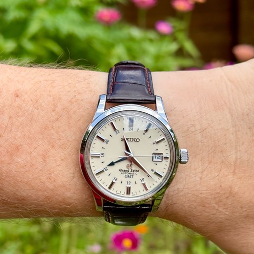 Grand Seiko SBGM003 GMT Full Set Box and Papers + Extra Brand New GS Strap