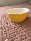 Vintage PYREX Ovenware Daisy Yellow 1.5 Qt. Nesting Mixing Bowl #402