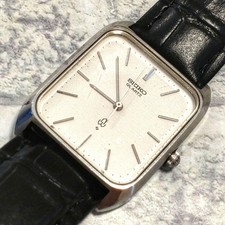 Vintage Seiko Chario Men's Watch Silver Leather Strap Stylish Timepiece