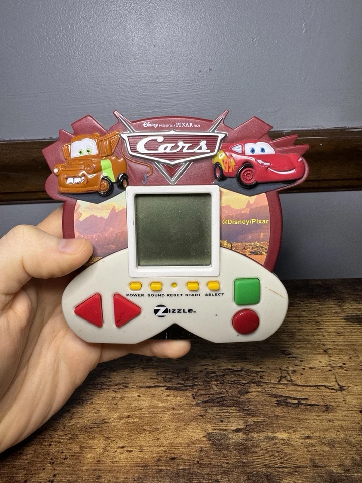 Disney Pixar Cars Lightning McQueen & Mater 2006 juego electrónico portátil Zizzle Foto 3 de 3