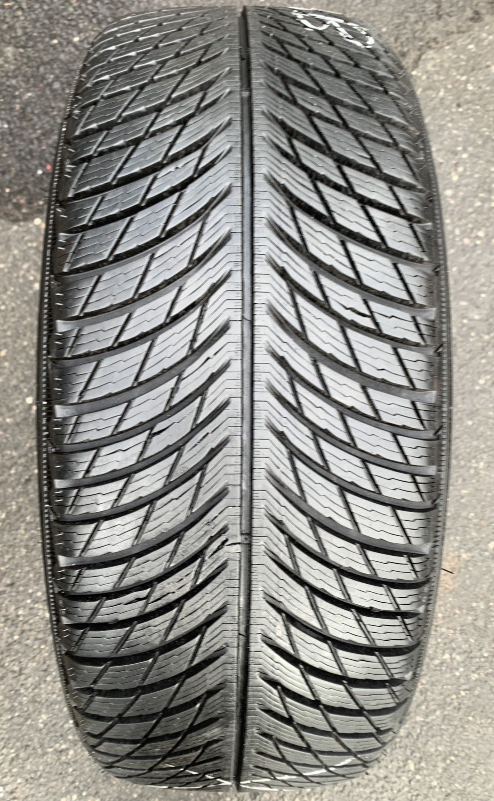 1 Winter Tire 235/45 R20 100V Michelin Pilot Alpin 5 SUV DEMO 224