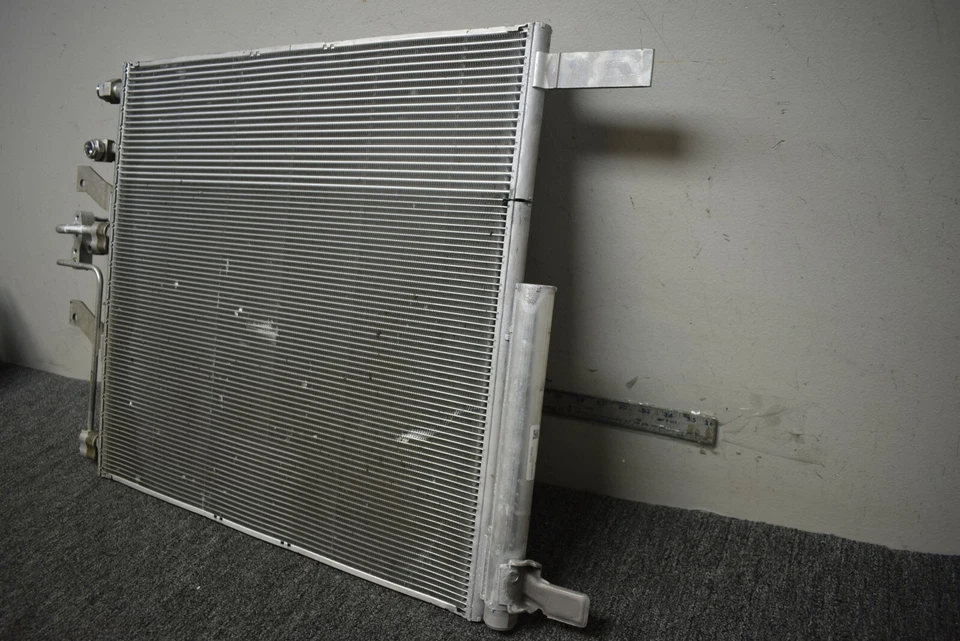 Dodge Ram 1500 2013-2017 radiador OEM de fábrica Foto 3 de 4