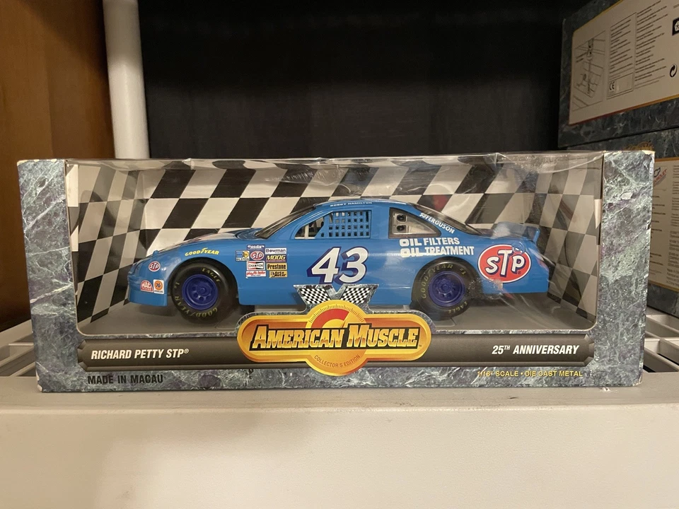 Richard Petty #43 STP 1/18 美国肌肉收藏版 25 周年纪念 — 第 2/4 张图片