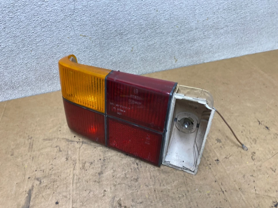 Luz trasera izquierda conductor Volvo 240 242 244 1979-1984 OEM T3442 DG Foto 3 de 4
