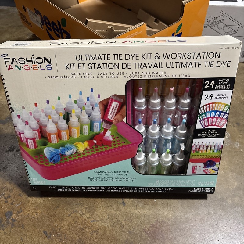 Fashion Angels Ultimate Tie Dye Kit and Workstation 24 Bottles of Dye