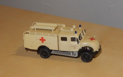 Preiser 31218 Magirus F 150 D 10 A TLF16 DRK Rotes Kreuz H0 1:87 UNIKAT