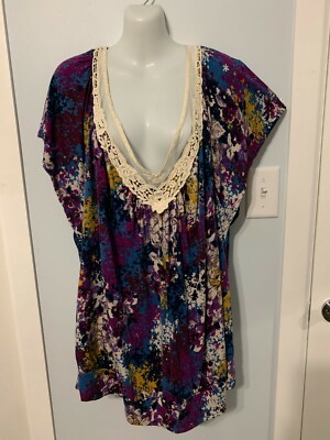 NWT Pure Energy Floral Multi-Color Lacy V-Neck SS Blouse     Plus Size 4 (26/28)