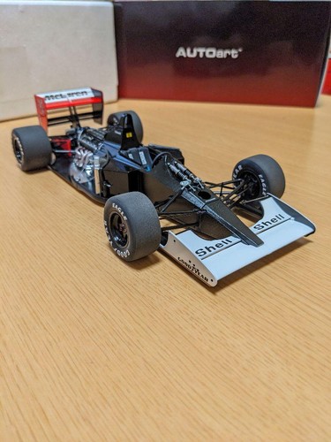 AutoArt 1/18 McLaren Honda MP4/6 Gerhard Berger Japan GP Model Car - Picture 3 of 12