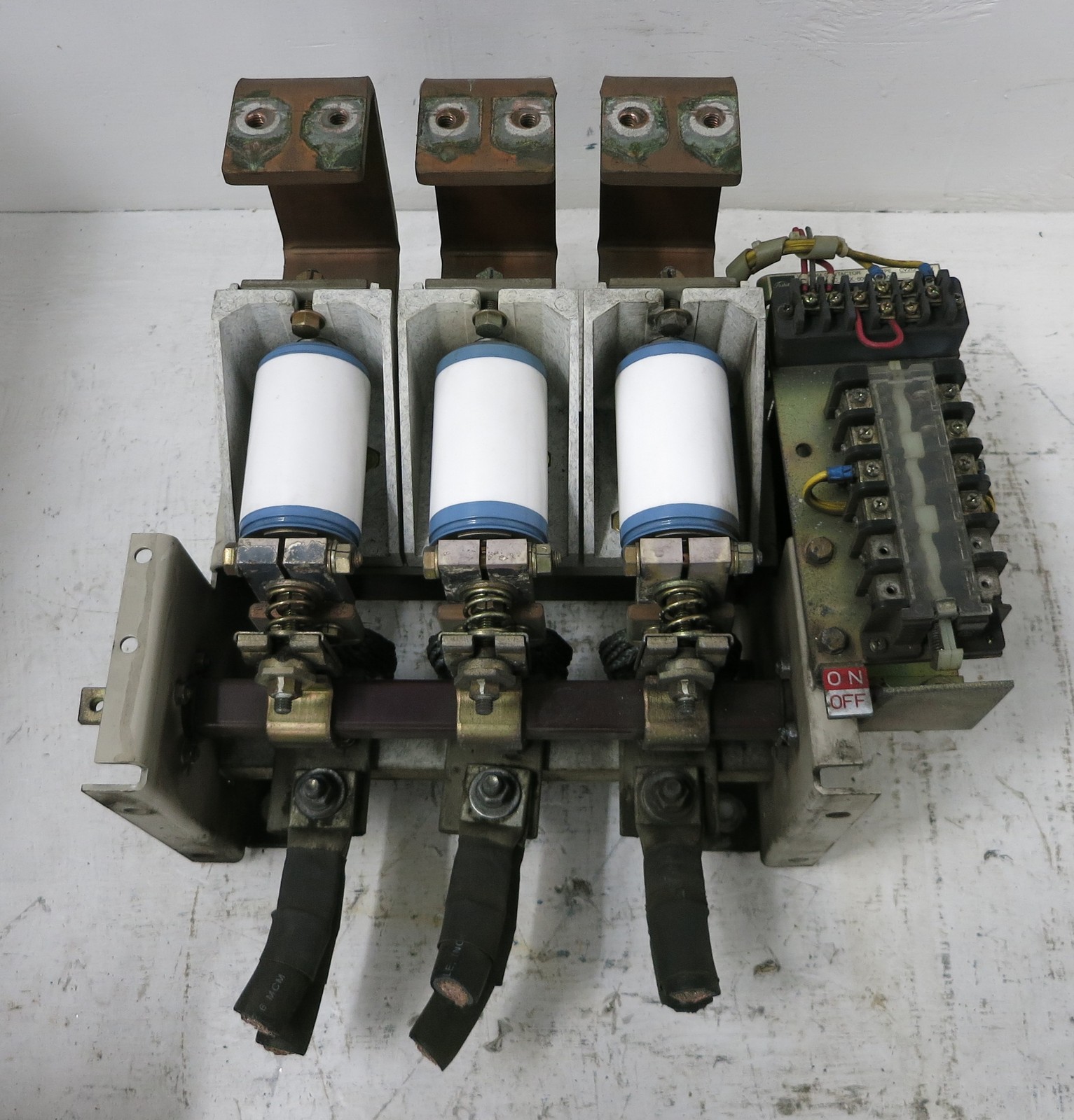 Toshiba CV212-JATU 600A 1500V 3PH Vacuum Contactor 90VDC Coil 600 Amp
