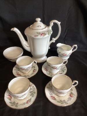 Paragon Bridal Rose Bone China 11-teiliges Kaffeeservice mit Kaffeekanne