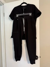 Figs Scrub Set Black: Catarina Top Medium & Zamora Jogger Pants Medium Petite