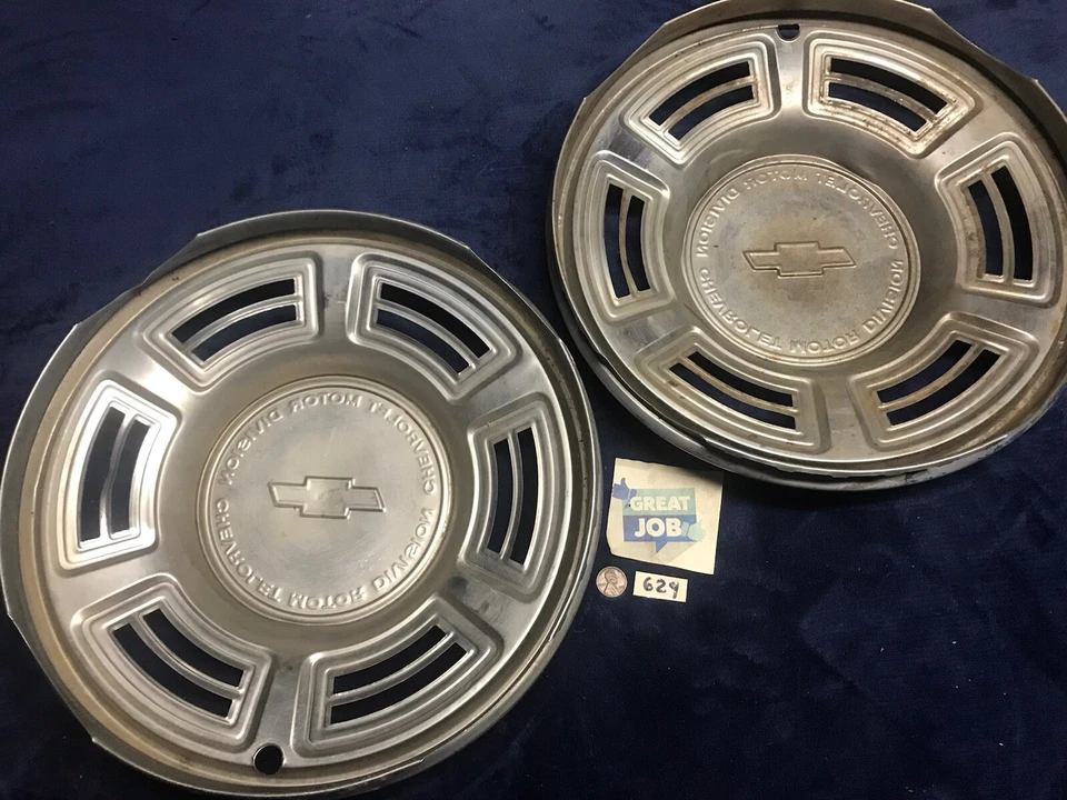 A Pair! Two 1970 1971 1972 Chevrolet Chevelle Malibu 14” hubcaps ~ Free Shipping - Image 4 of 4