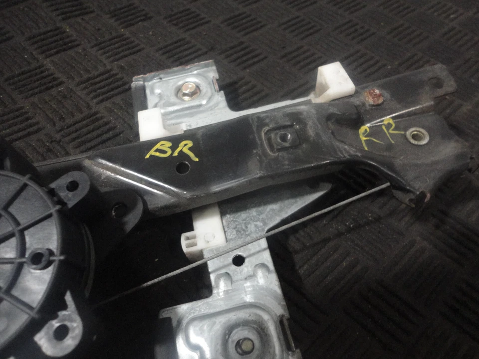 2006 JEEP GRAND CHEROKEE LAREDO 3.7L 后方右动力车窗调节器带电机 — 第 3/4 张图片