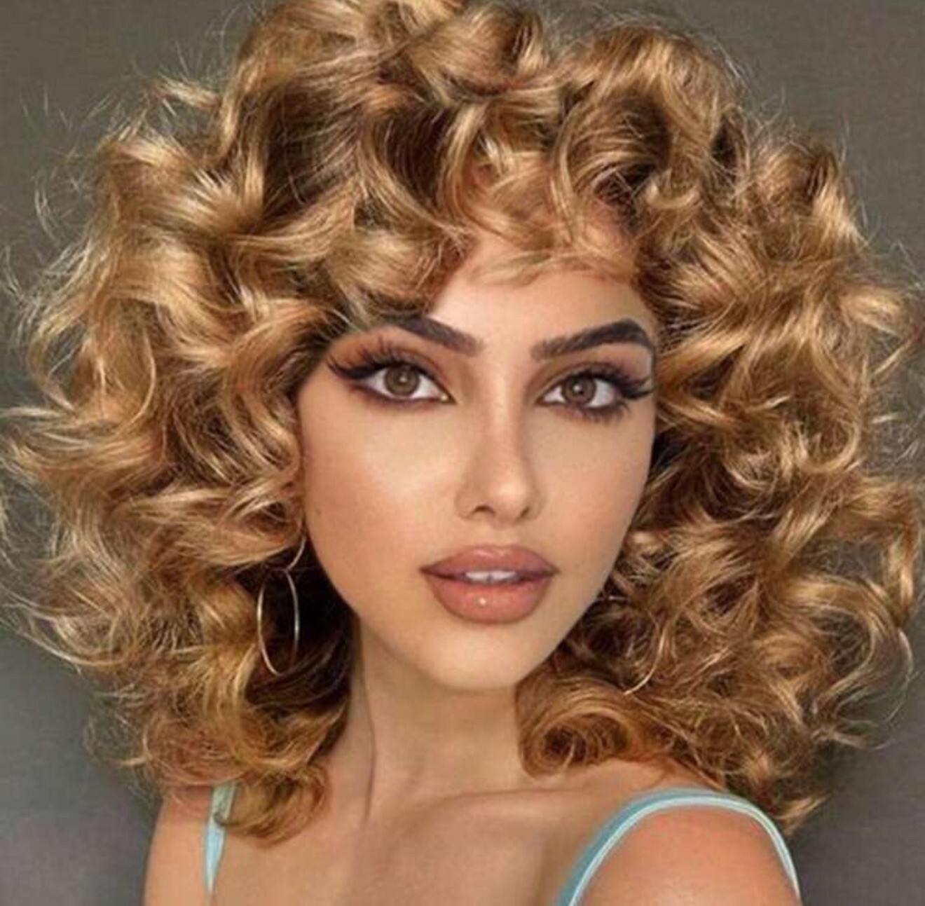 Perruque blonde courte avec frange pour femme coupe châtain claire en kit complet