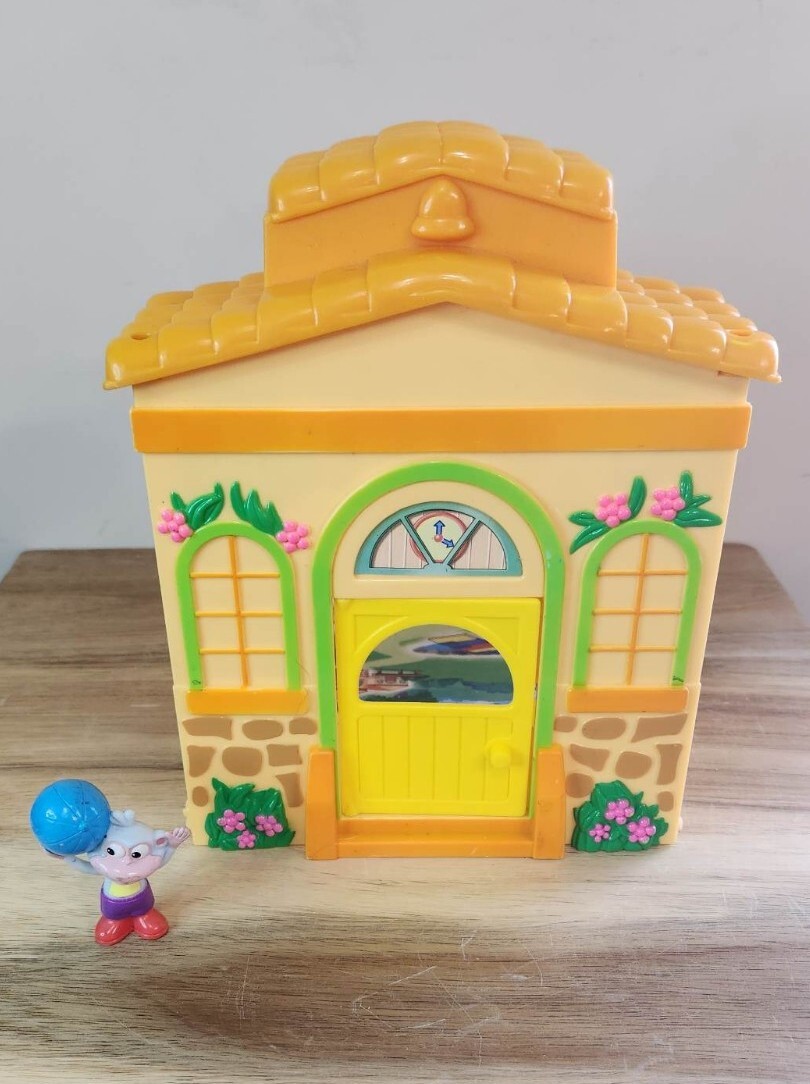 2004 Mattel Dora The Explorer Let's Go Adventure Mini School House