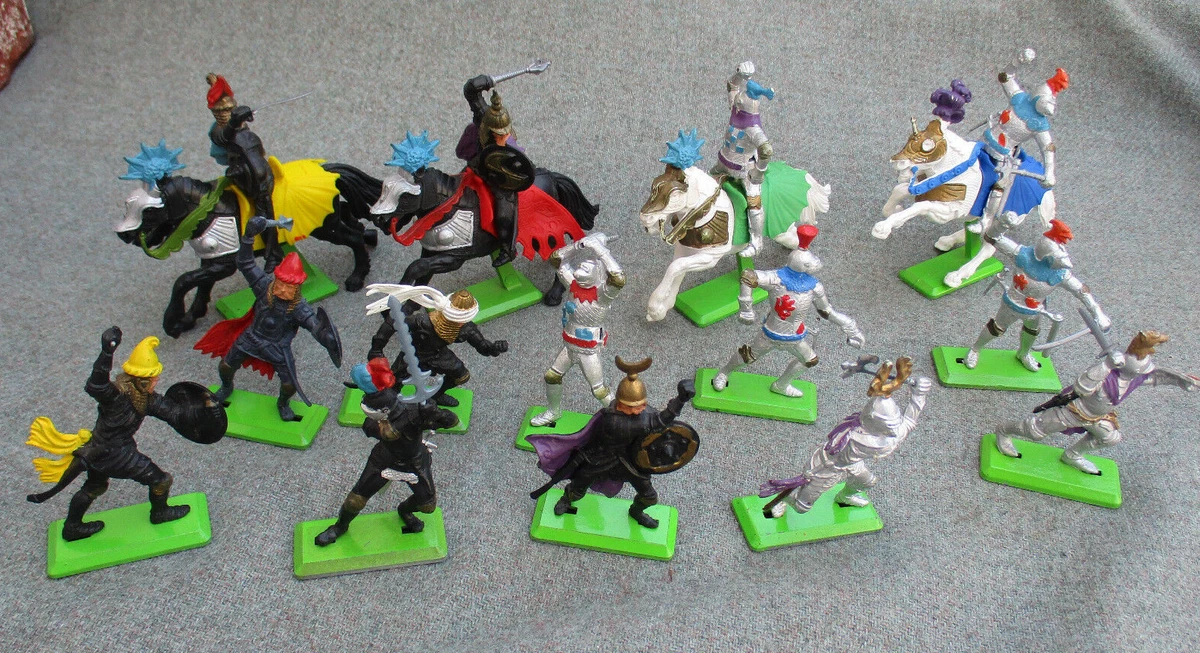 LOT OF 14 VINTAGE BRITAINS DEETAIL TOY SOLDIERS HORSES KNIGHTS TURKS