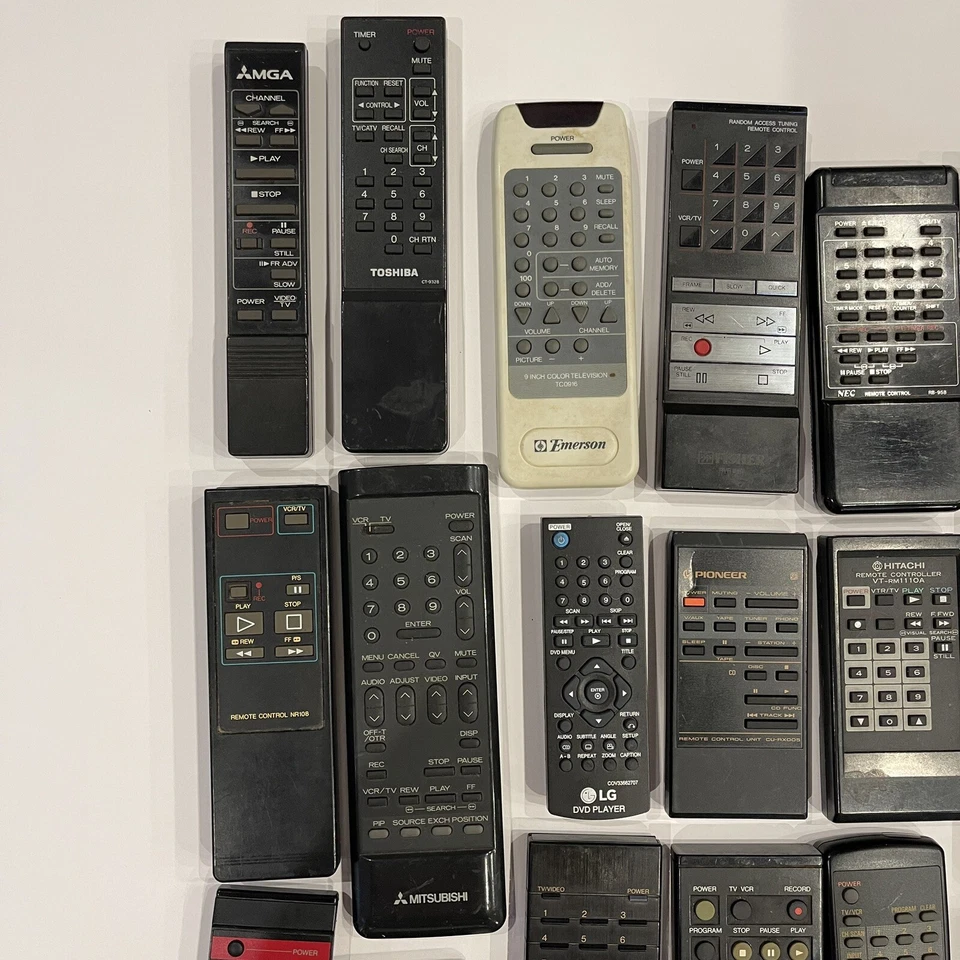 Lote de 29 controles remotos Pioneer, Toshiba, LG, JVC, Hitachi Vintage *Não testado* - Imagem 2 de 4