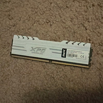 XPG GAMMIX D10 8GB DDR4-3200 PC4-25600 288-Pin DIMM Unbuffered RAM