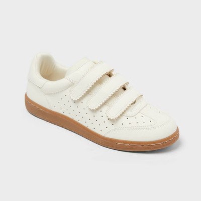 Women s Richie Easy Closure Sneaker with Memory Foam Insole   Universal Thread