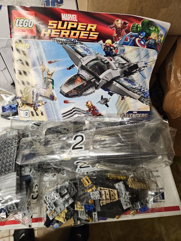 Lego 6869 Marvel Superheroes Quinjet Aerial Battle with instructions no box