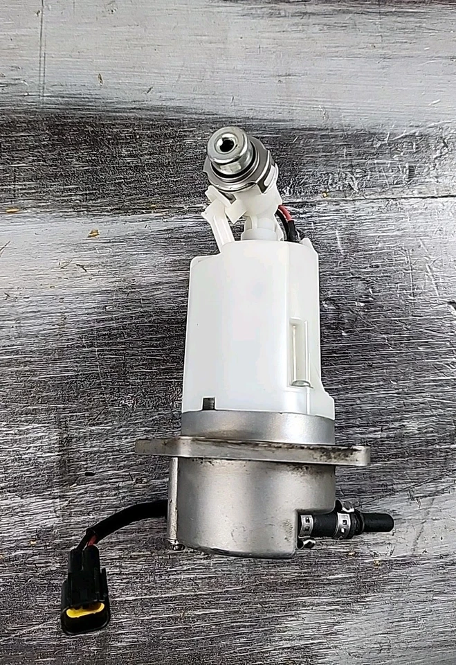 Bomba de combustible Suzuki RMZ250 2010-2018 15100-28H11 RMZ450 Foto 2 de 4