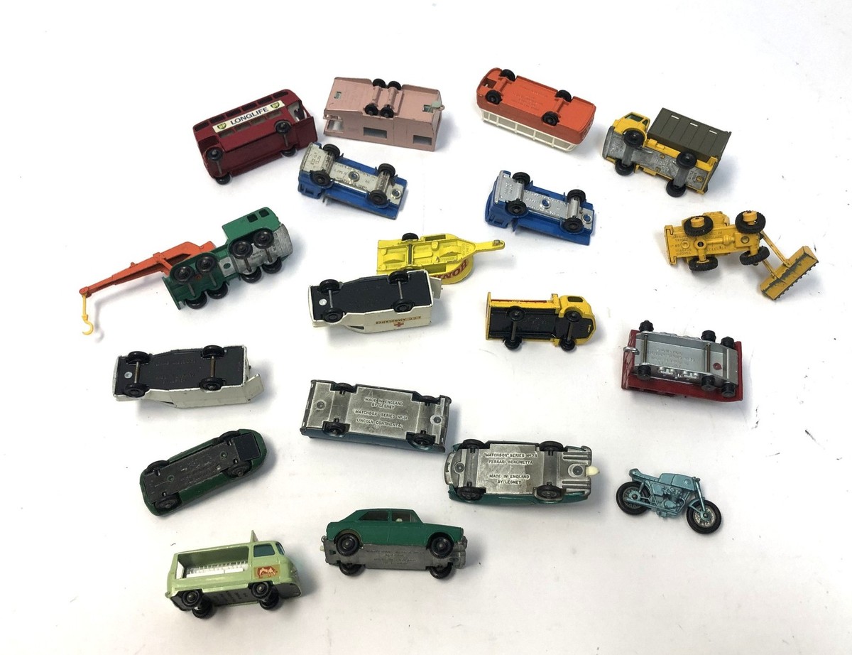 LOT OF 18 LESNEY VINTAGE MATCHBOX CARS & TRUCKS Honda Mercedes