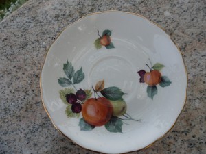 Vintage-Royal-Vale-Bone-China-Saucer-Small-Plate-Crab-Apple-England-White-Gold