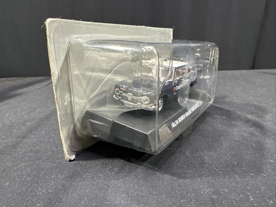 ALFA ROMEO ALFETTA MODELO COCHE DE POLICÍA CARABINEROS 1972 ESCALA 1:43 COCHE FUNDIDO A PRESIÓN Foto 2 de 4