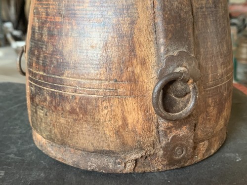 Antique Handcrafted North Indian Wooden Milk Pot Water Pot w/ Iron Carry Handle - 第 4/11 張圖片