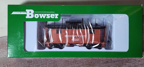 Pennsylvania RR N5c cúpula central caboose 477017 con teléfono Bowser 43359 HO RTR | Zustand: New
