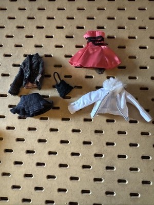 Bratz Boutique Super Value Fashion Pack Not Complete