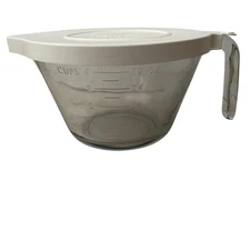 Pampered Chef 32 ounces 4 Cups  Measuring Bowl With Lid