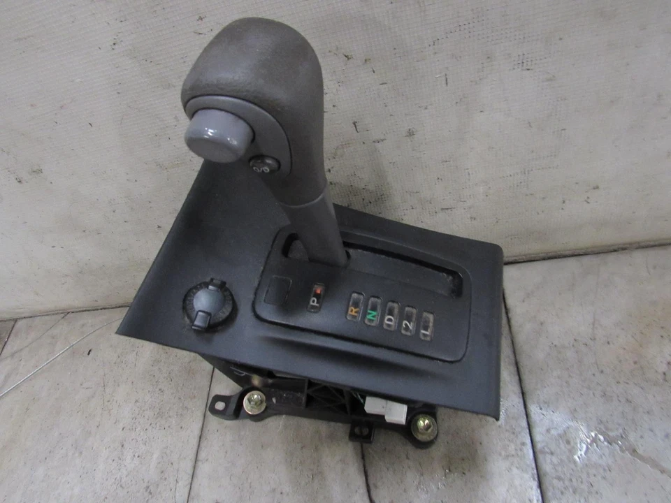 2003 TOYOTA COROLLA FLOOR GEAR SHIFTER - Image 2 of 2