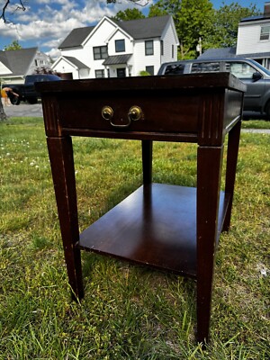 VINTAGE MERSMAN 25-2 Mahogany End Table With Wooden Drawer. Federalist Style.