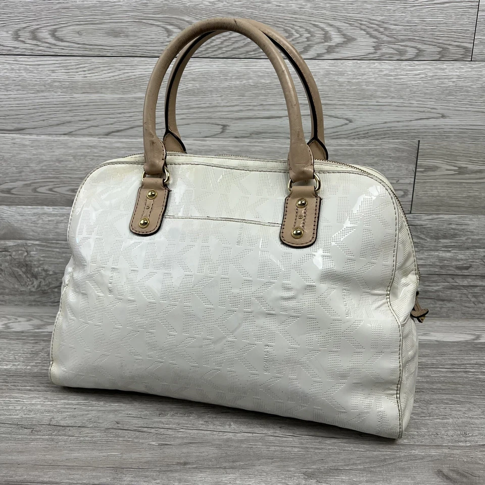 Bolsa satchel Michael Kors couro envernizado branco cúpula Cindy - Imagem 2 de 4
