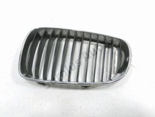 GRILLE DE CALANDRE GAUCHE 51137166439 BMW SERIE 1 E87 phase 2 (01/2007 07/2011)