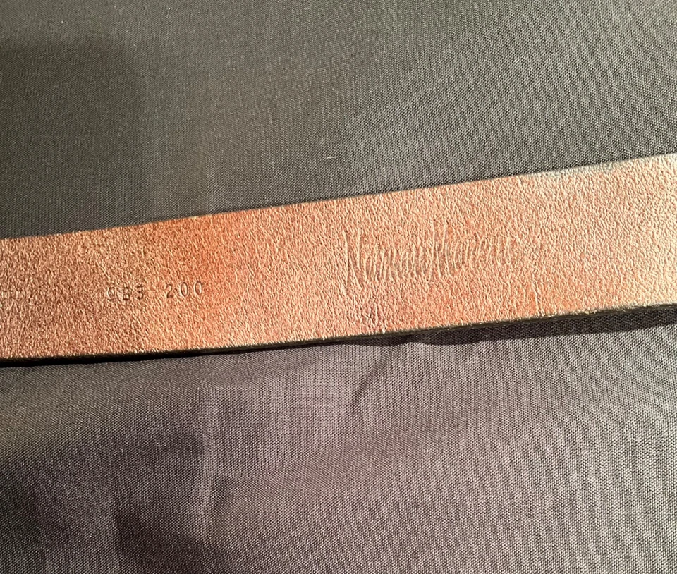 Cinturón De Colección Neiman Marcus Mujer Marrón Tostado Cuero Texturizado 47" Hebilla Dorada Foto 3 de 3