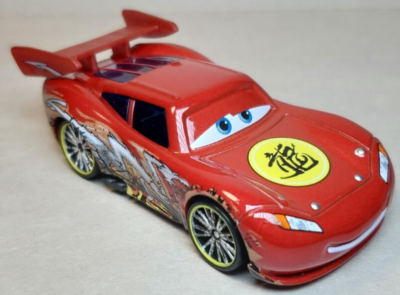 希少　ディズニーカーズ　コミコン限定Tokyo Mater Disney Pixar Cars Toons Tokyo Mater Dragon Lightning McQueen